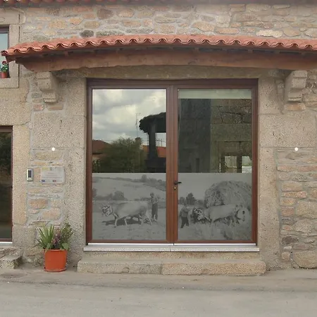 Alojamento de Turismo Rural Casa De L Telar Duas Igrejas (Braganca)